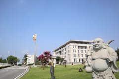 走进历史，，，，，，感受名人魅力|品味名人雕塑的奇异韵味