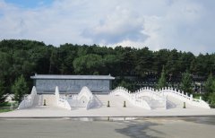 一面墙，，一道景：九龙照壁浮雕景墙的诗画之美